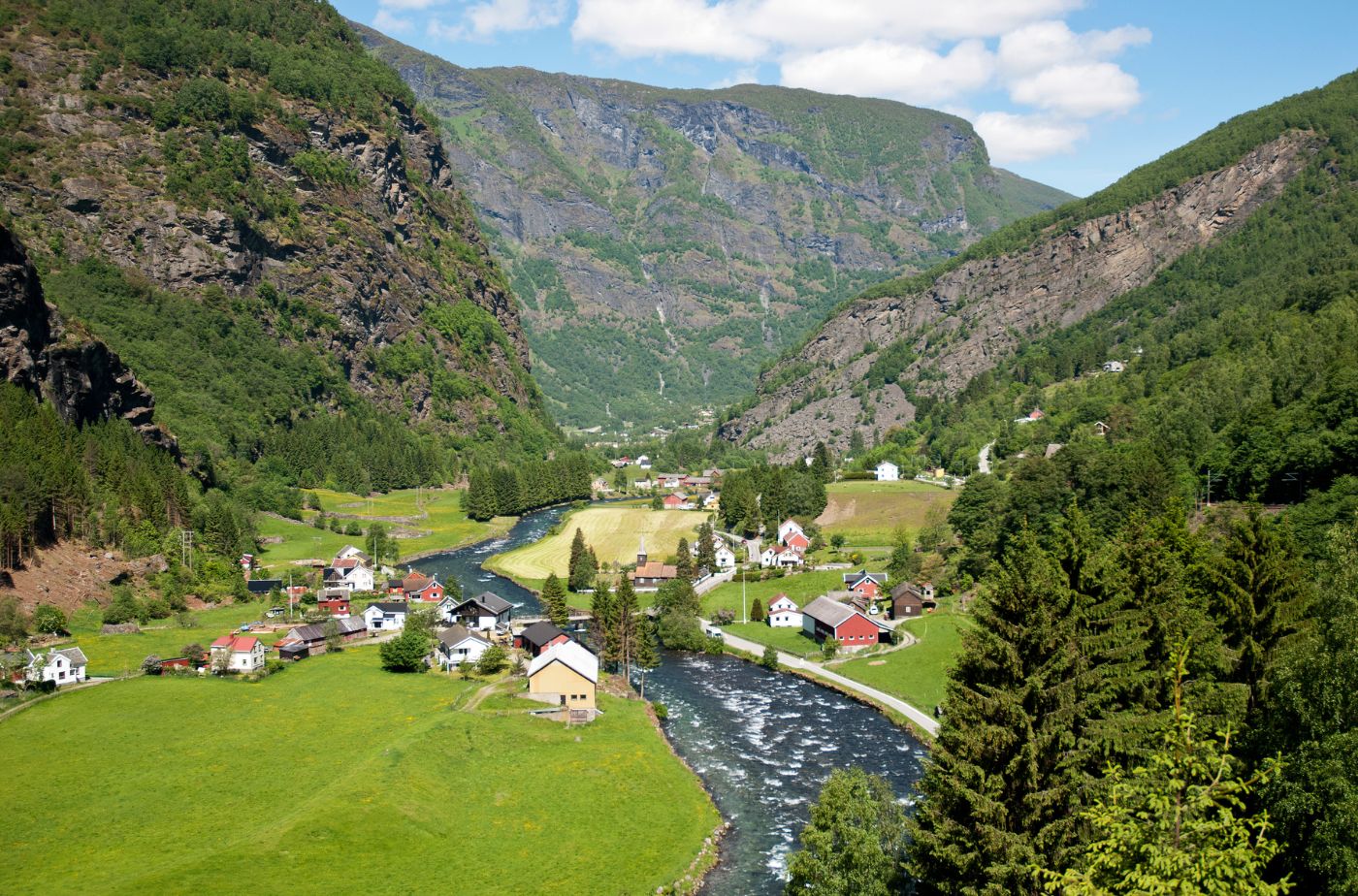 Where to Stay in Flåm, from a Tour Leader's Perspective - The Hidden North