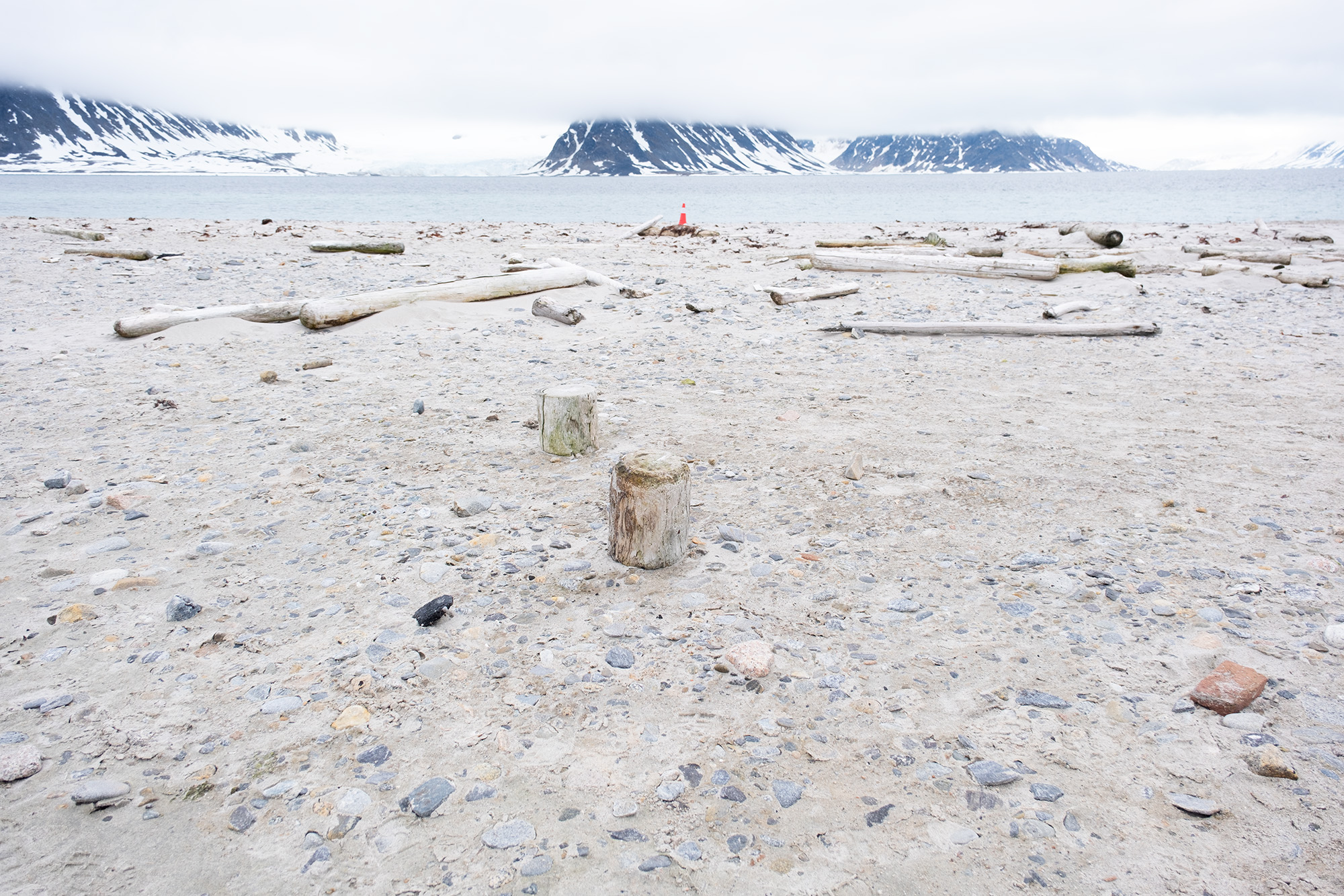 remains of smeerenburg history of svalbard